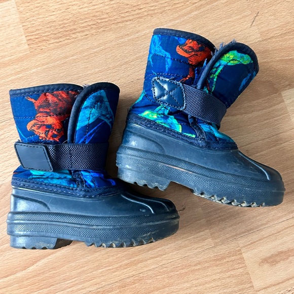 Place Winter Boots - Picture 3 of 6